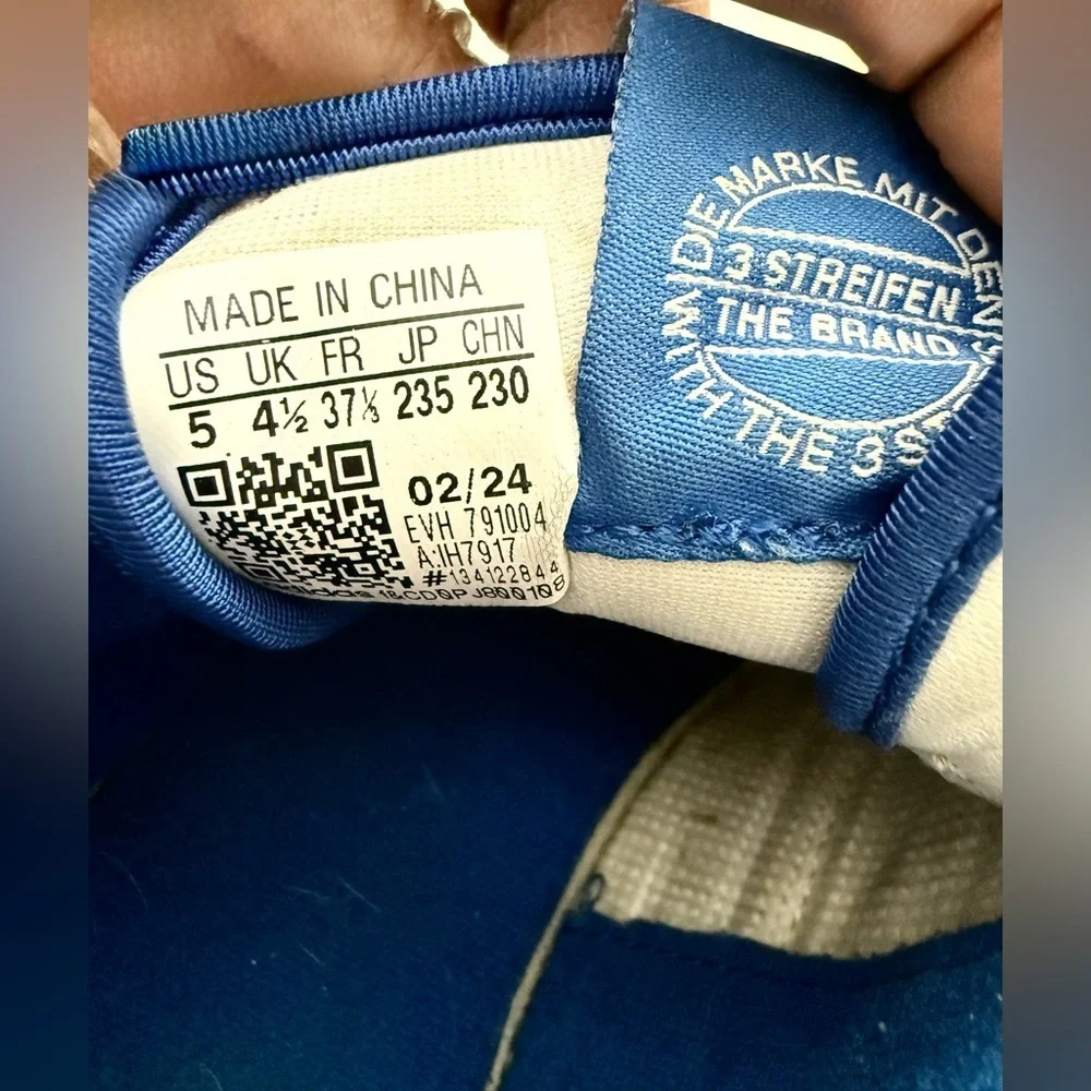 Adidas Kids White and Navy Sneakers -Size 5 - Picture 7 of 10